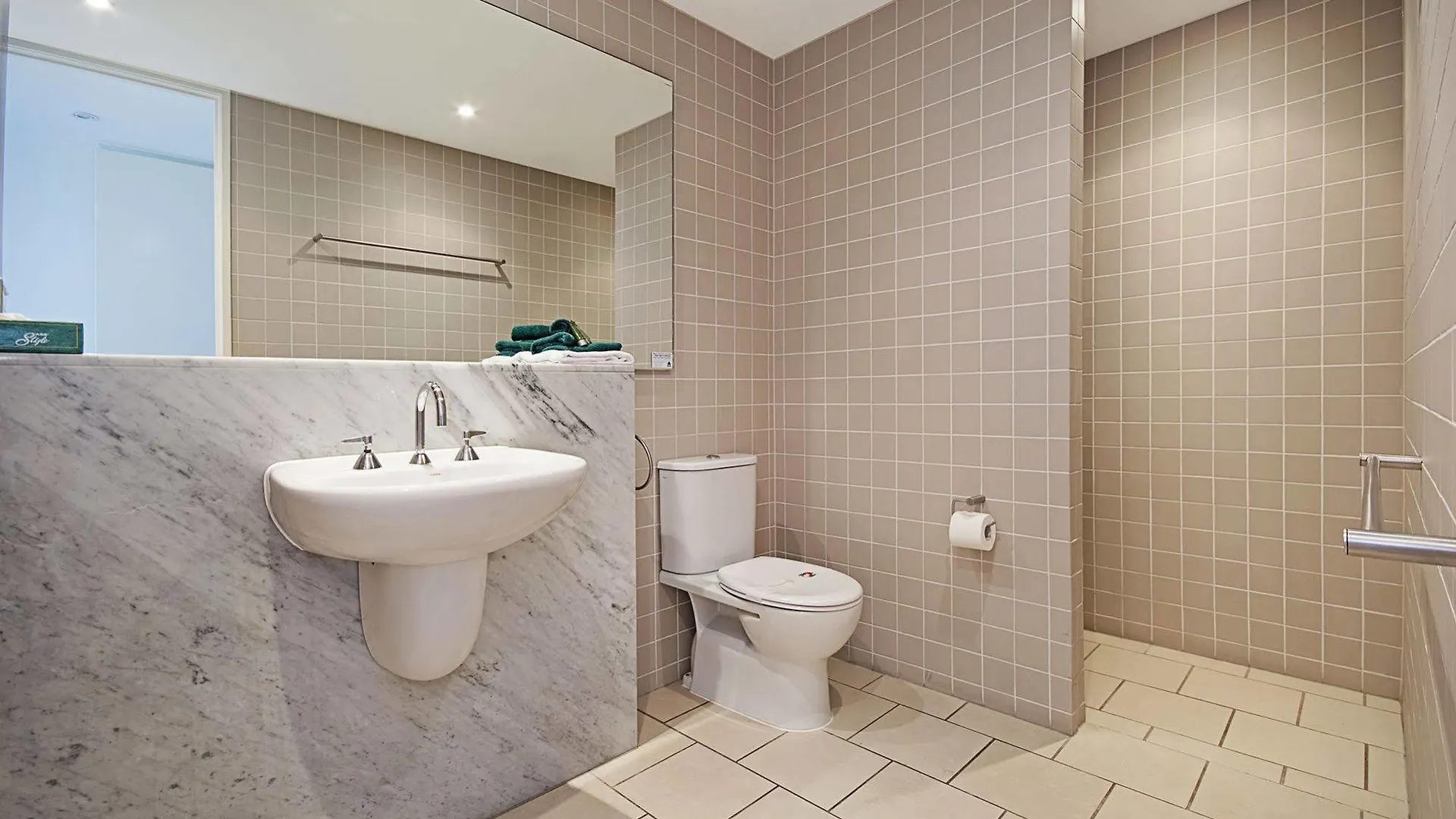 Space Holiday Apartments Маручидор Апарт-отель